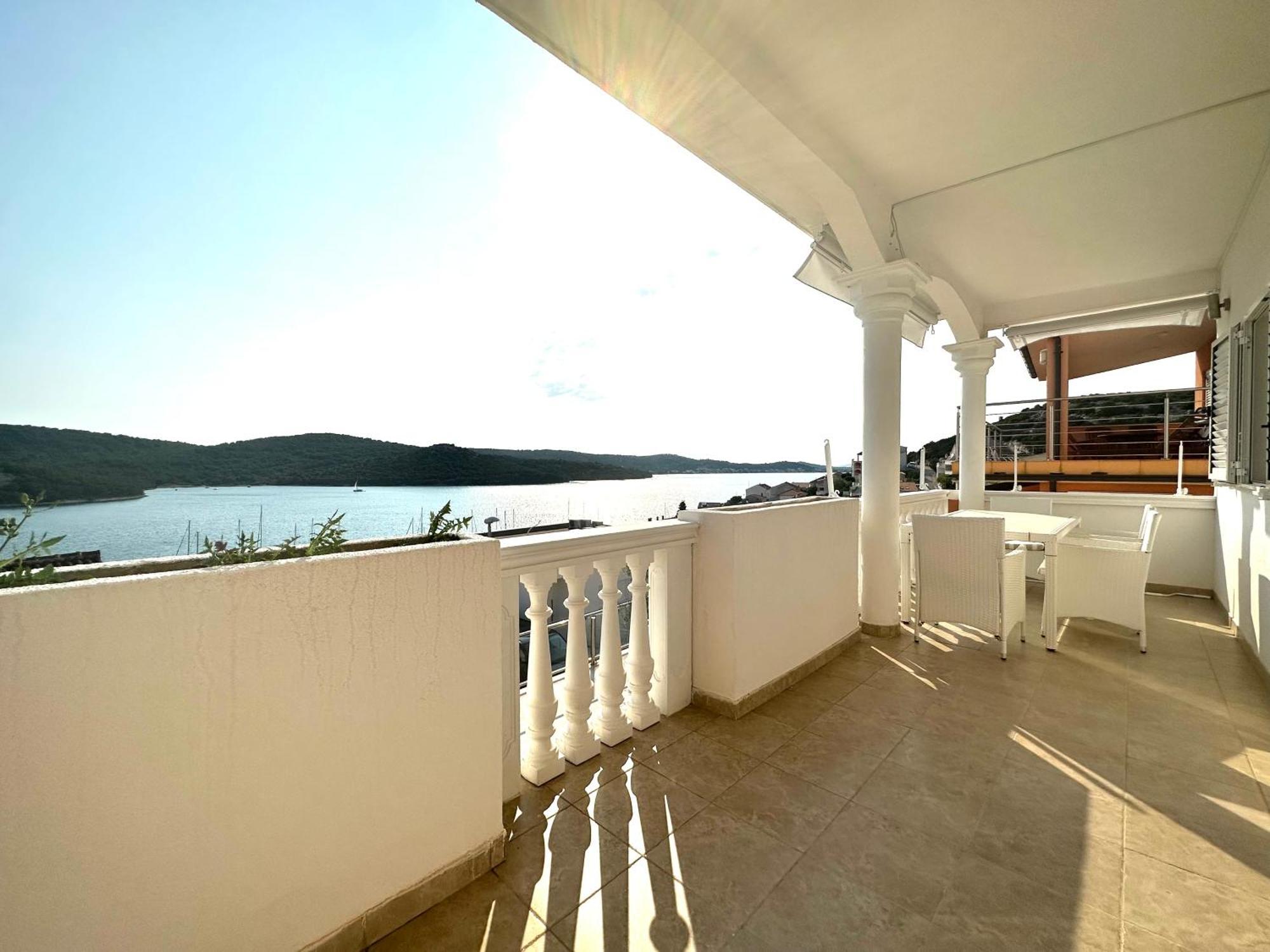 Villa Perla Tisno Exterior photo