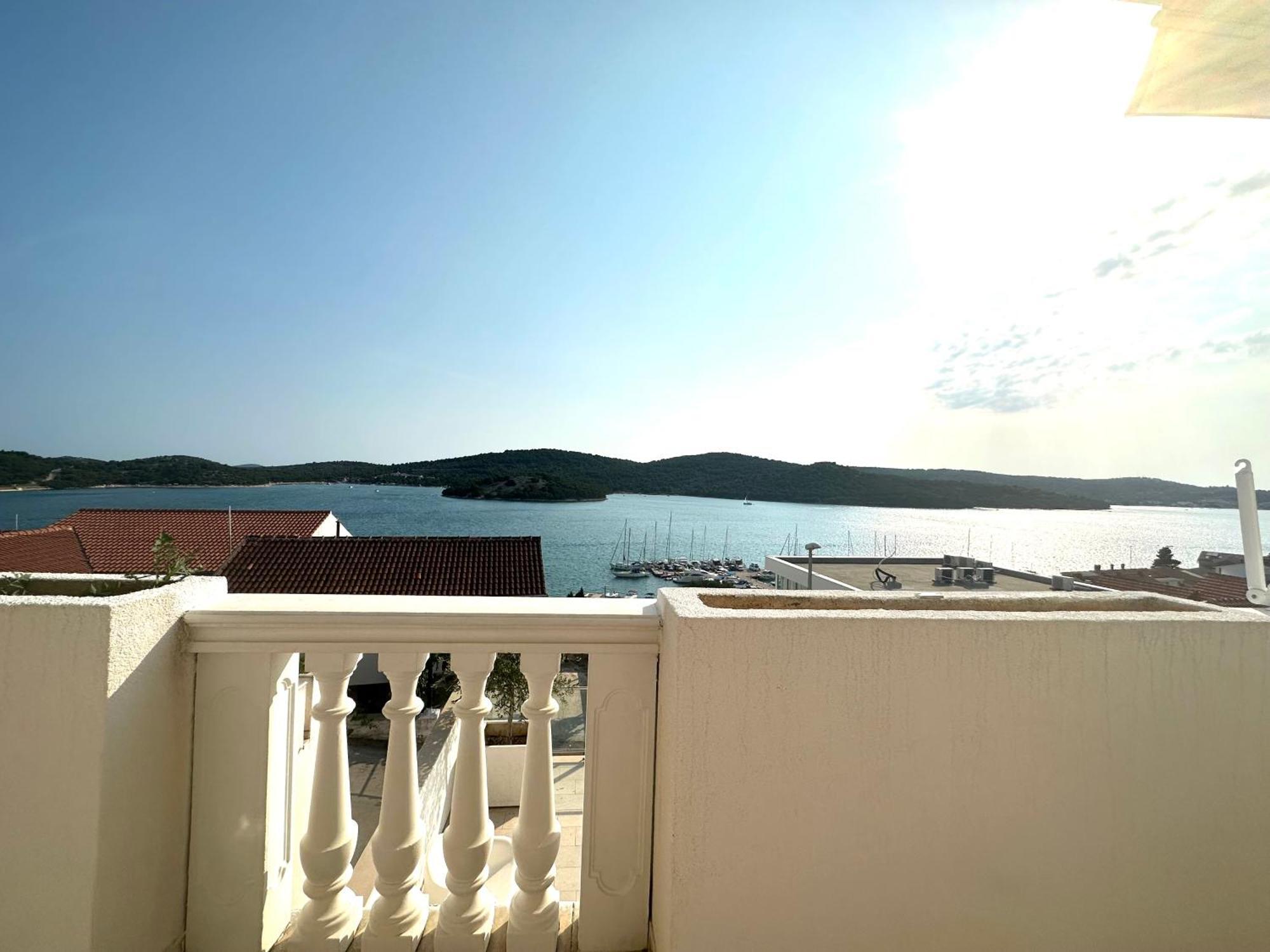 Villa Perla Tisno Exterior photo